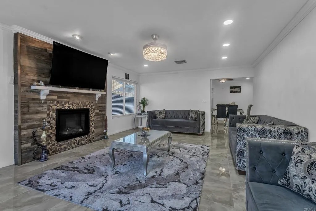 133 N Stephanie Ln