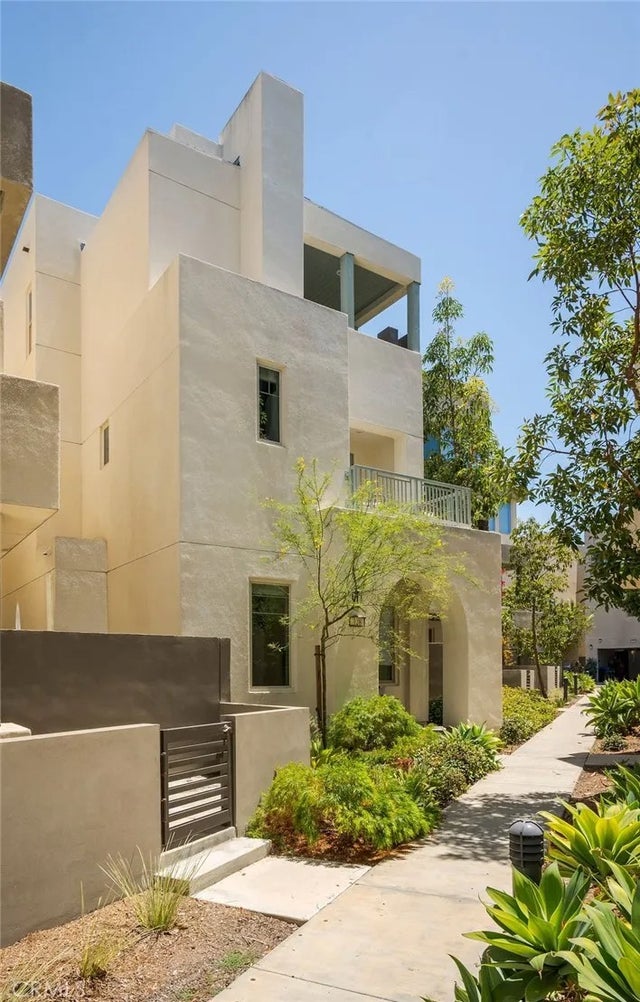 128 Catalyst, Irvine