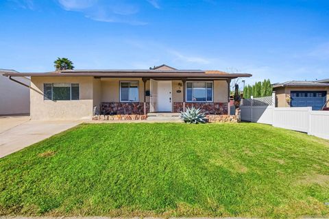 Photo of 612 N Pierce Street, El Cajon, CA 92020 (MLS # 260002990)