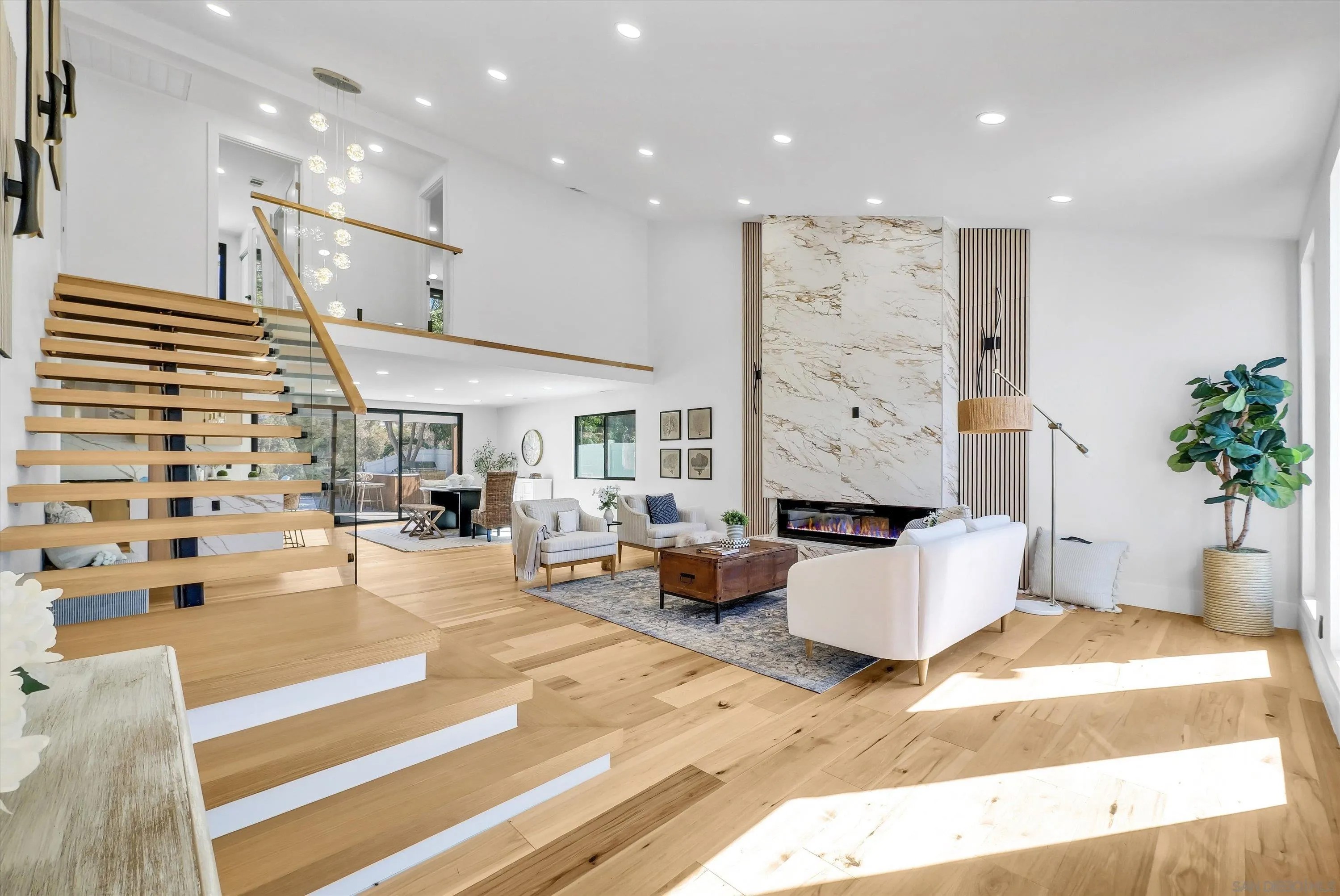 2241 Avenida Salvador