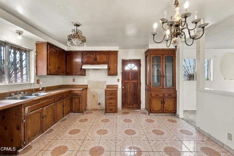 1819 La Puerta Avenue