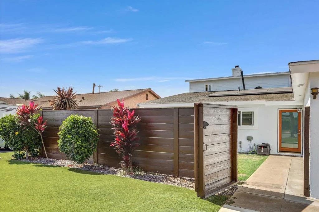 Photo of 819 Iris Avenue, Imperial Beach, CA 91932 (MLS # NDP2606550)