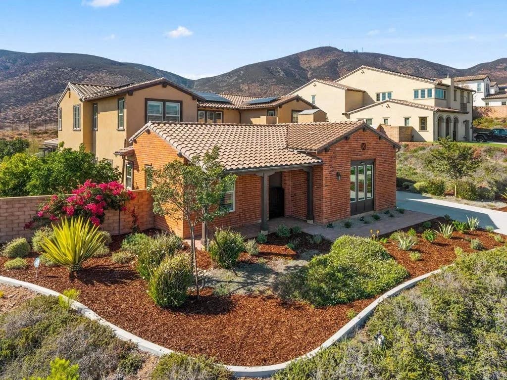 Photo of 446 Via Maggiore, Chula Vista, CA 91914 (MLS # NDP2608054)