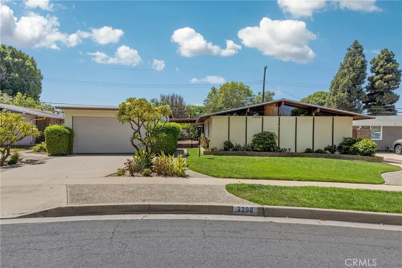 2200 Gregory
