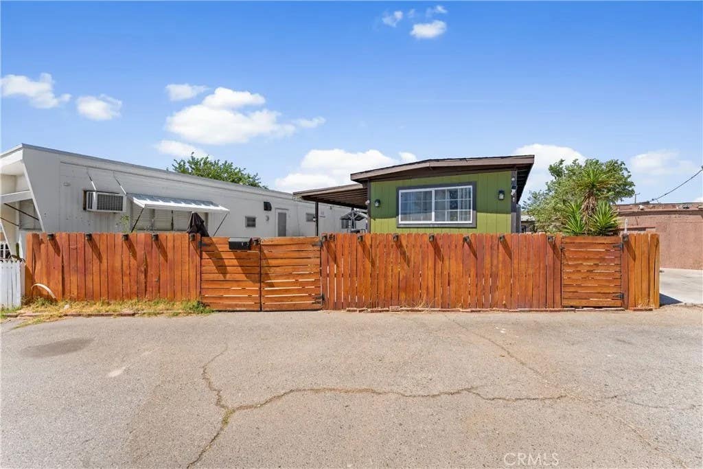 Photo of 723 W Avenue I, Lancaster, CA 93534 (MLS # SR26141433)