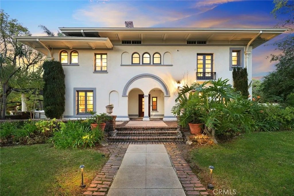 Photo of 928 S El Molino, Pasadena, CA 91106 (MLS # AR26036397)