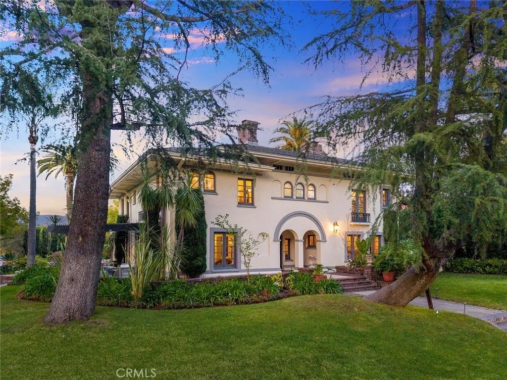 Photo of 928 S El Molino, Pasadena, CA 91106 (MLS # AR26036397)