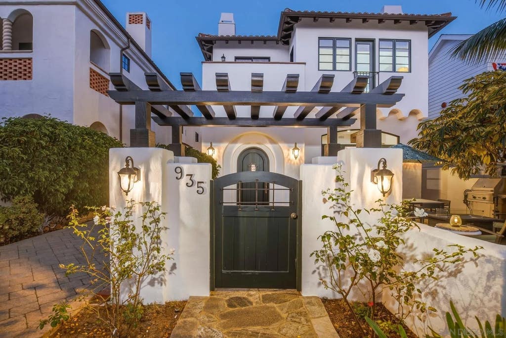 Photo of 935 F Ave, Coronado, CA 92118 (MLS # 260017039)
