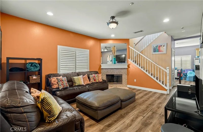 148 W Cherry Avenue