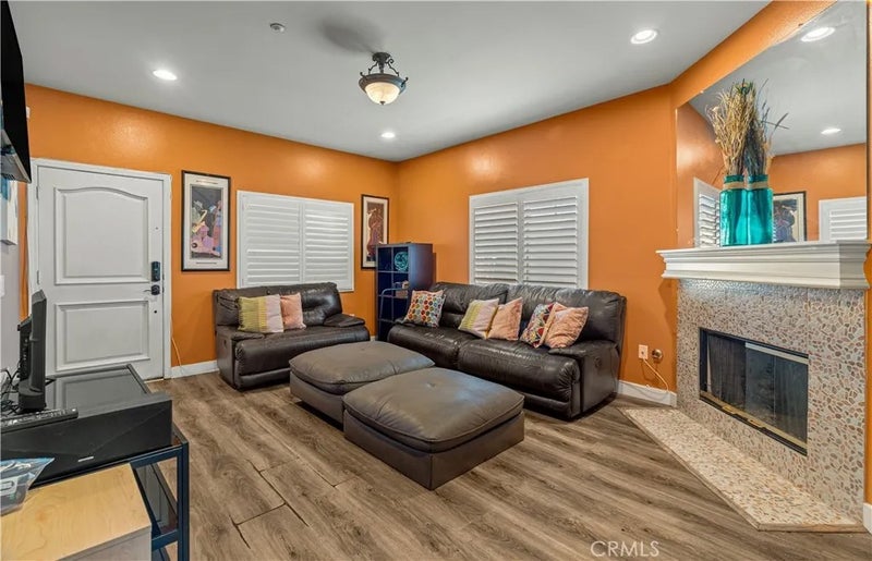 148 W Cherry Avenue