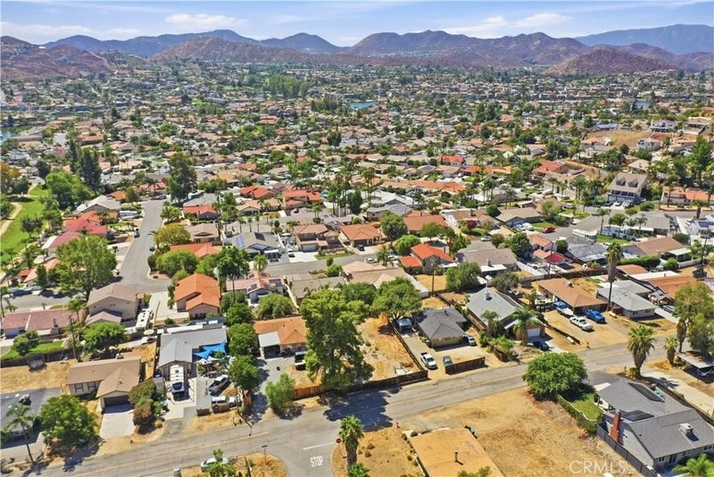 44 Vista Way