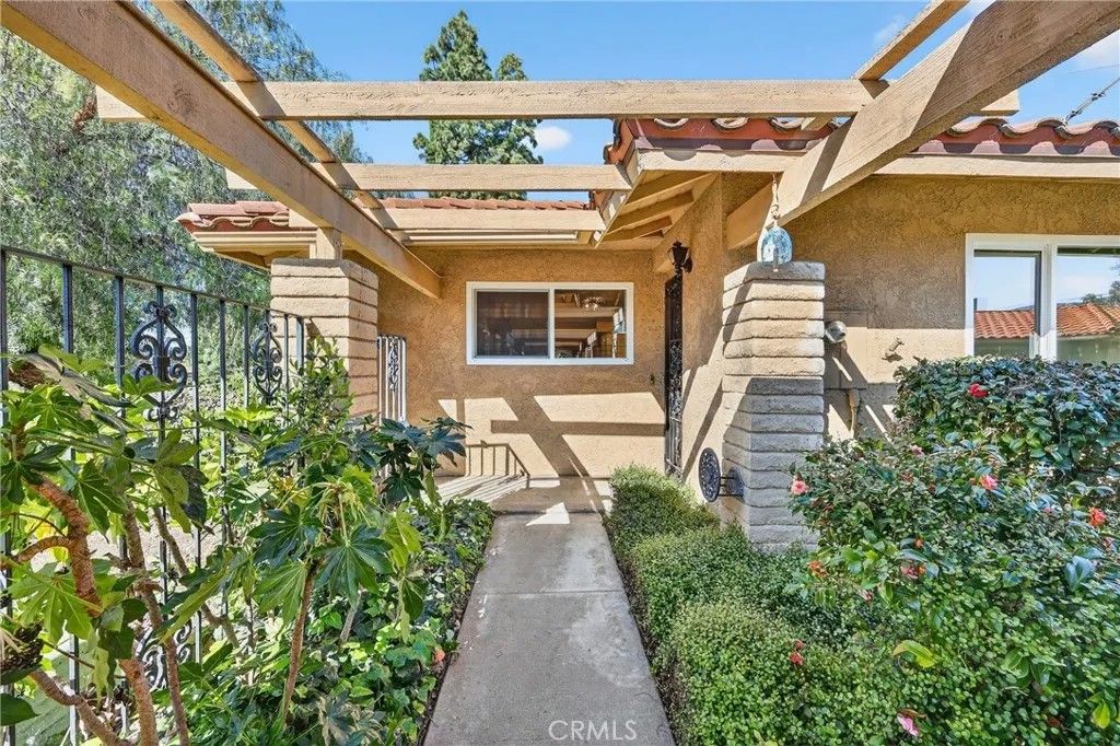 Photo of 959 W Pine #33, Upland, CA 91786 (MLS # SR26064069)