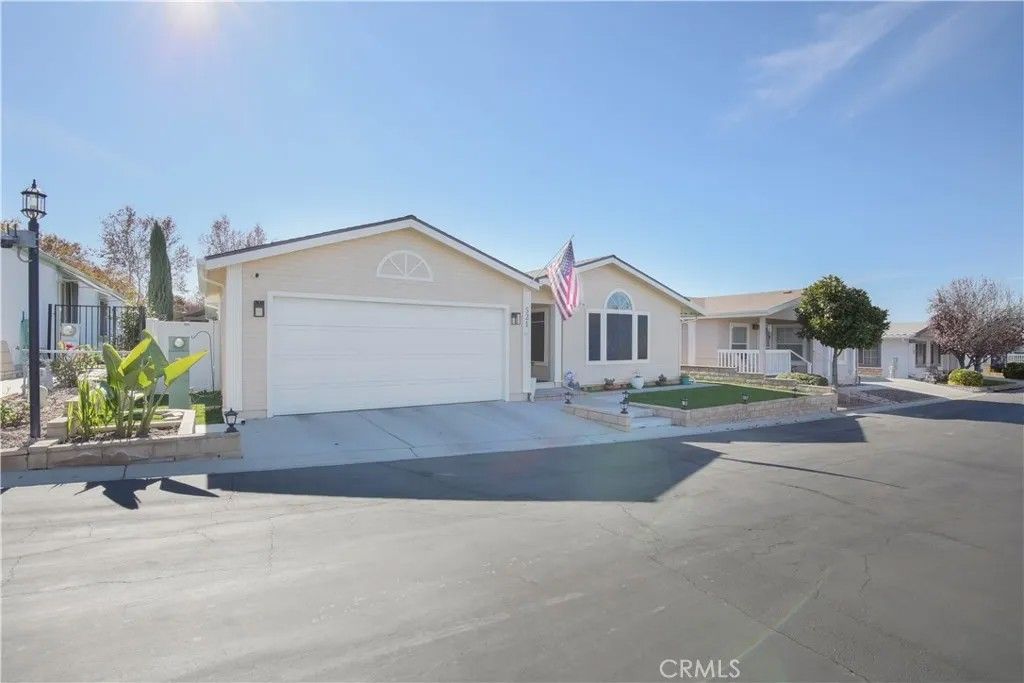 Photo of 521 Bermuda Drive, Hemet, CA 92543 (MLS # SW26022665)