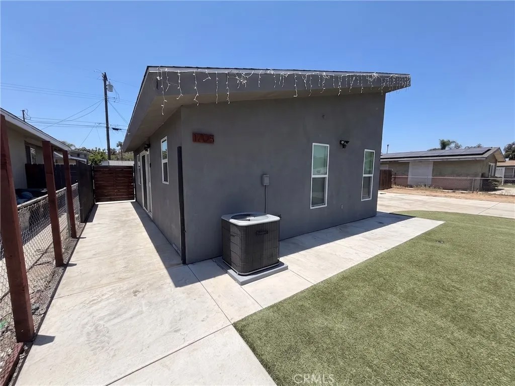 1701 Manor Circle