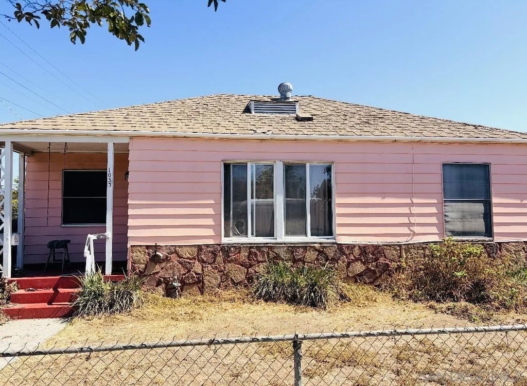 Photo of 1053 Woodlawn Ave, Chula Vista, CA 91911 (MLS # 260023492)