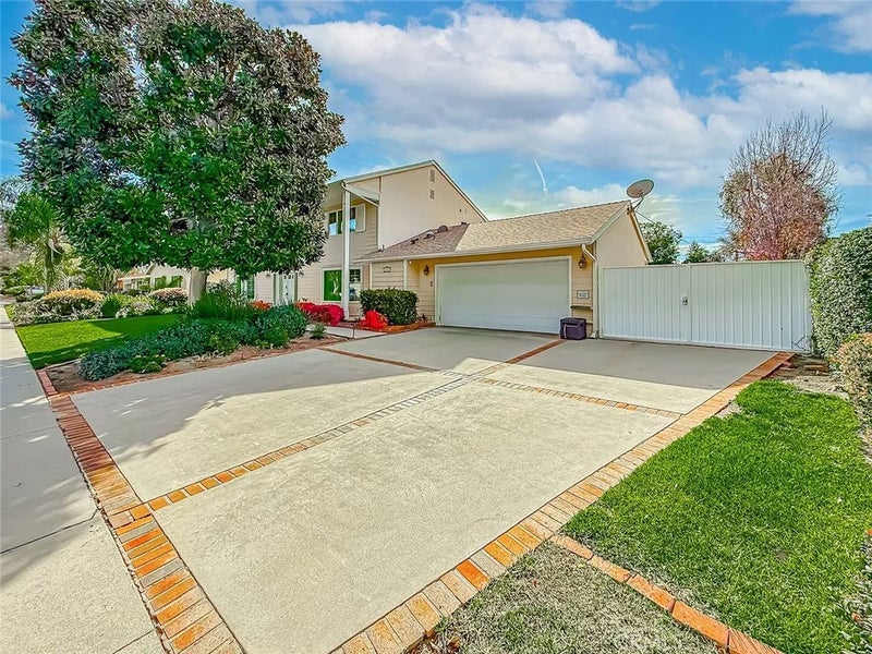 17512 Superior Street
