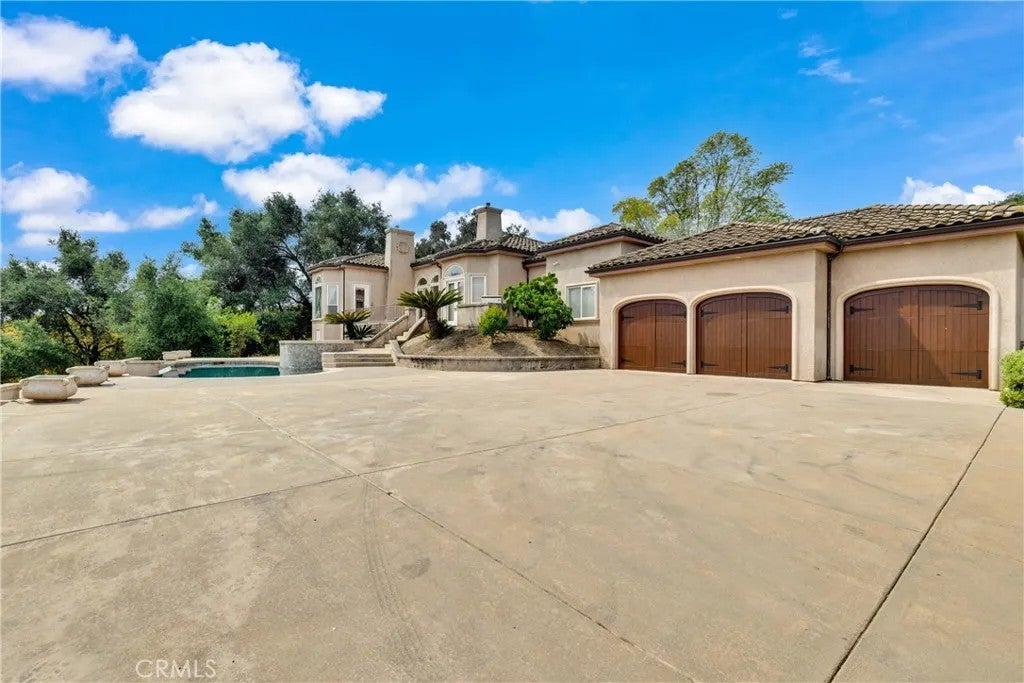 Photo of 3013 Olive Hill, Fallbrook, CA 92028 (MLS # OC26123226)