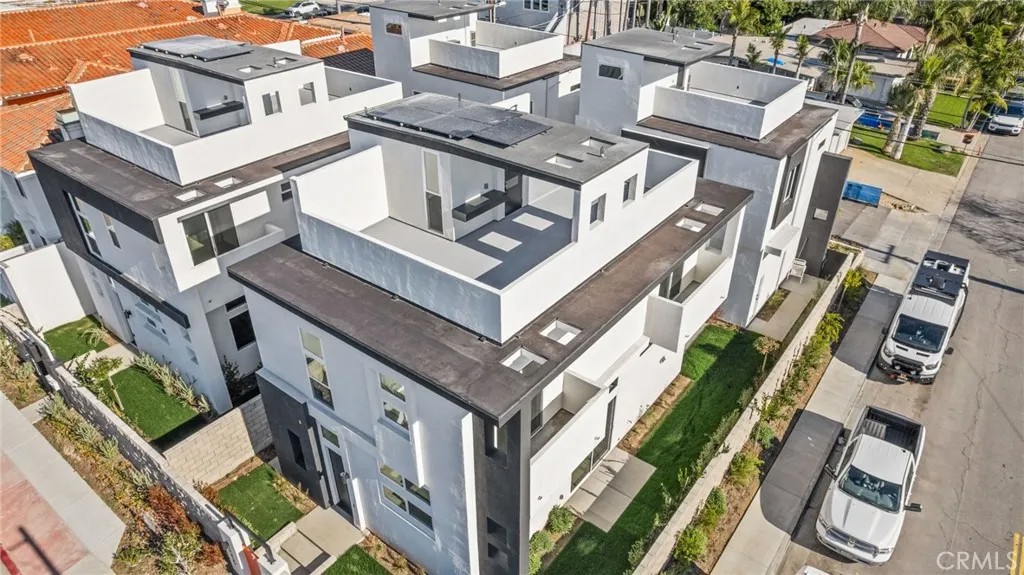 3215 S El Camino Real