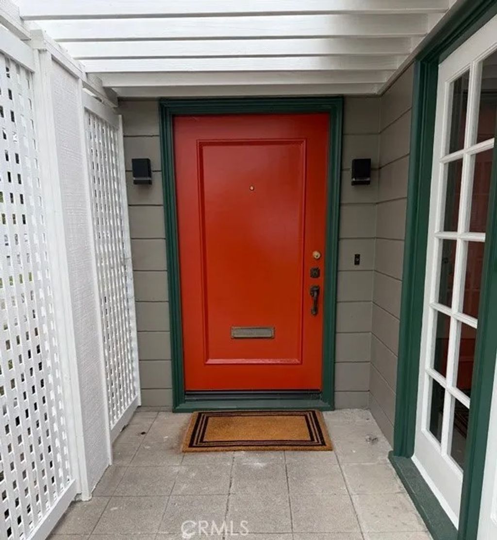 Photo of 402 N Irving Blvd, Los Angeles, CA 90004 (MLS # CV26069455)