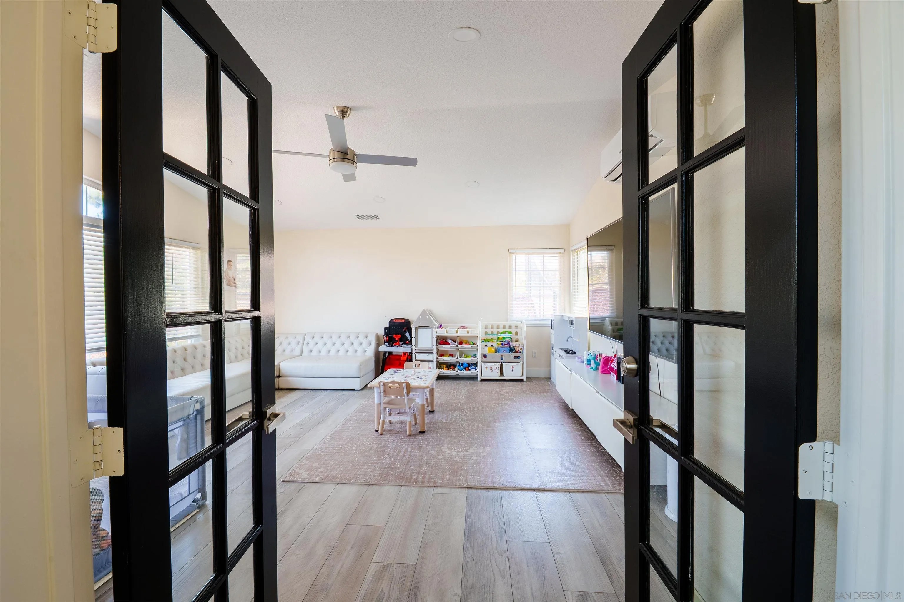 15458 HARROW LANE