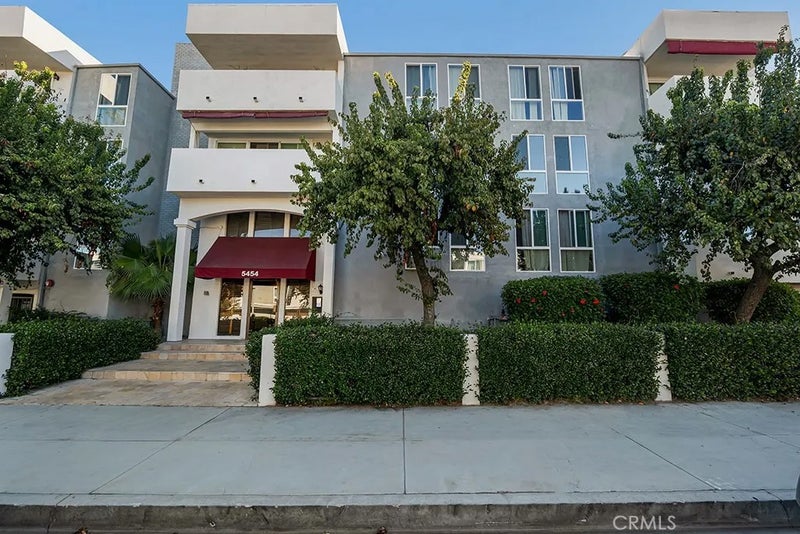 5454 Zelzah Avenue 204