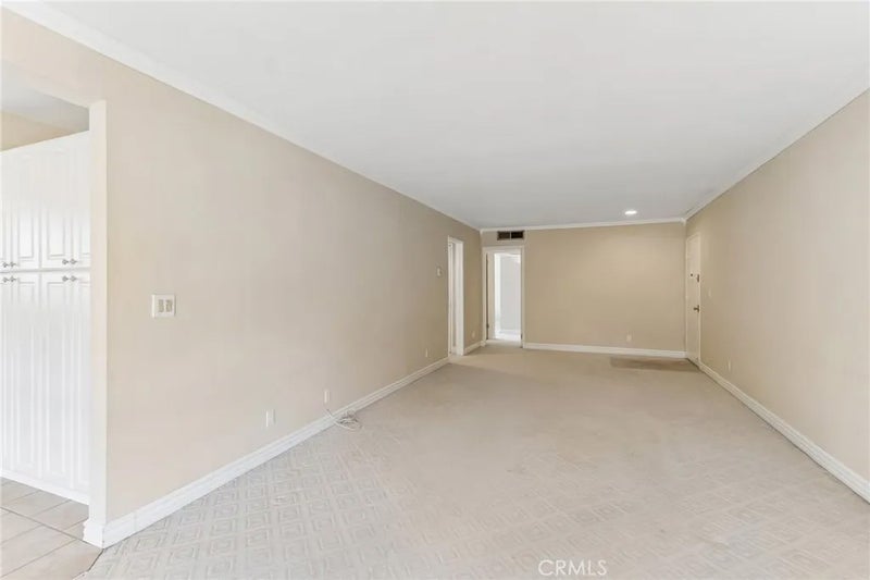 11507 Moorpark Street #305