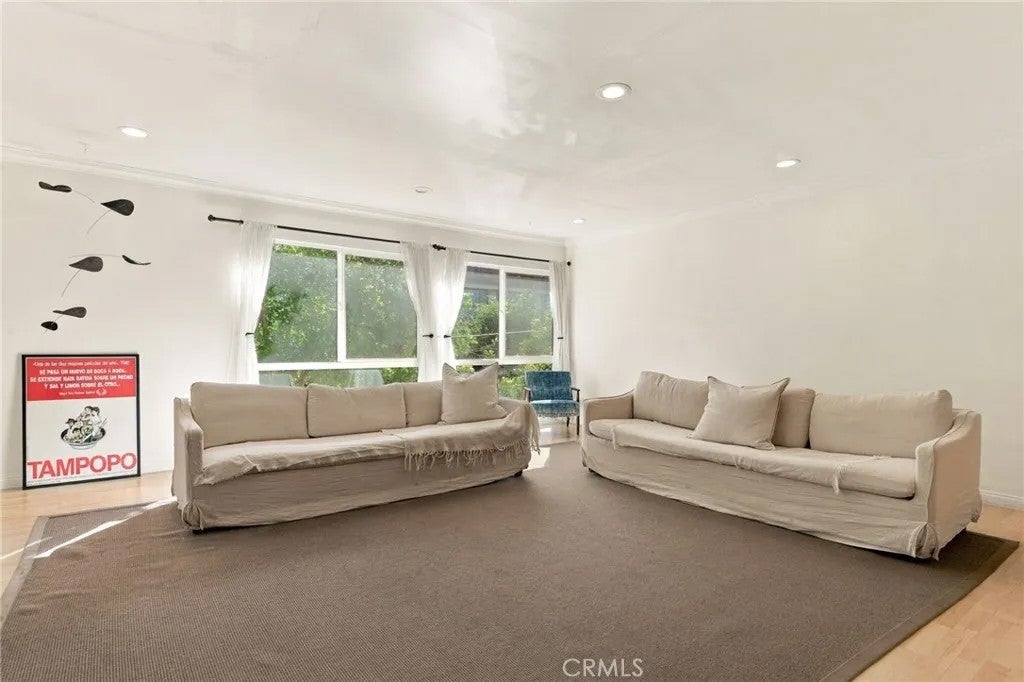5315 Zelzah Avenue 16