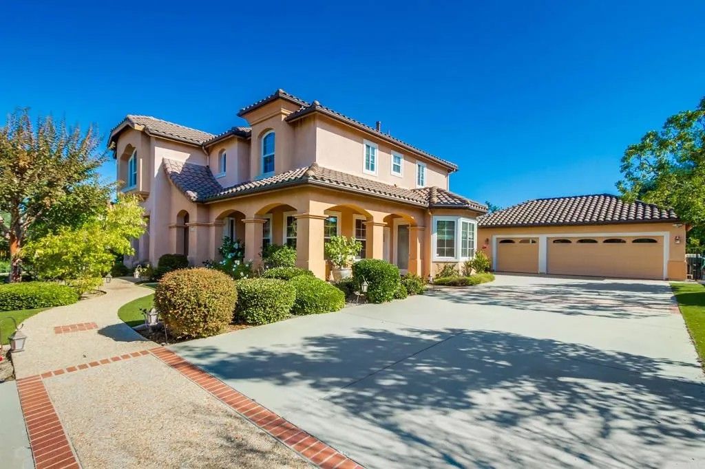 Photo of 2116 Kirkcaldy Road, Fallbrook, CA 92028 (MLS # NDP2510421)