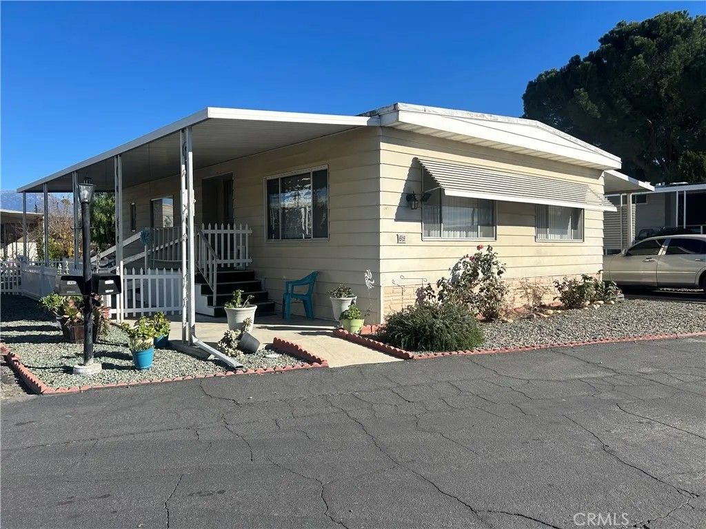 Photo of 332 N Lyon, Hemet, CA 92543 (MLS # SW26012026)