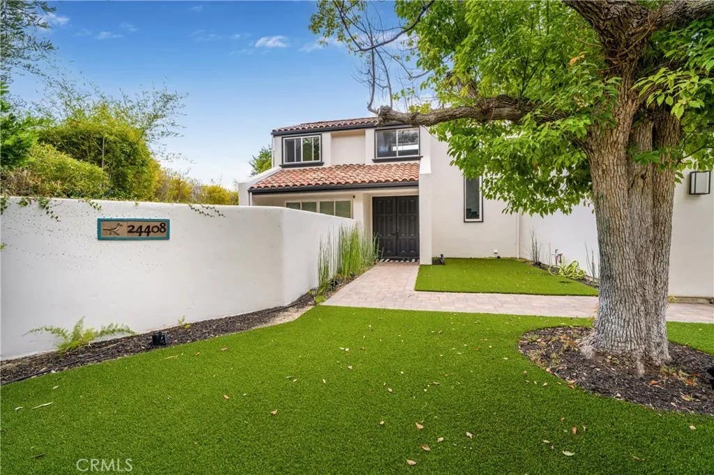 Photo of 24408 Voltara Court, Calabasas, CA 91302 (MLS # SR26134581)