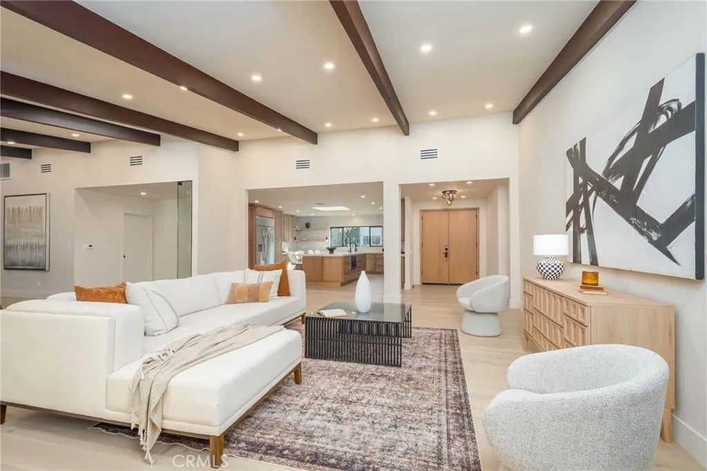 Photo of 18611 Rocoso Place, Tarzana, CA 91356 (MLS # SR26044516)