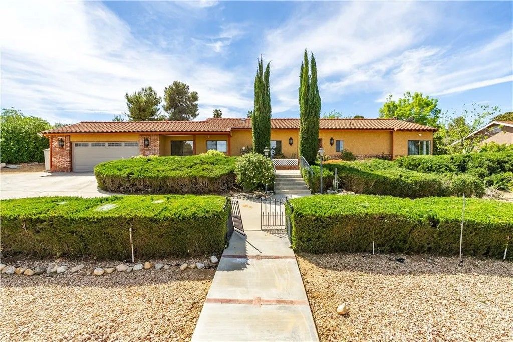 Photo of 31817 Saint Anne Drive, Llano, CA 93544 (MLS # SR26070896)