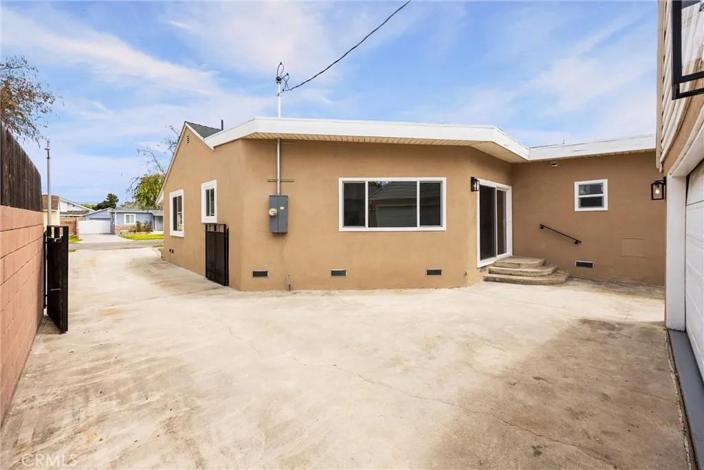 6049 Whitewood Avenue