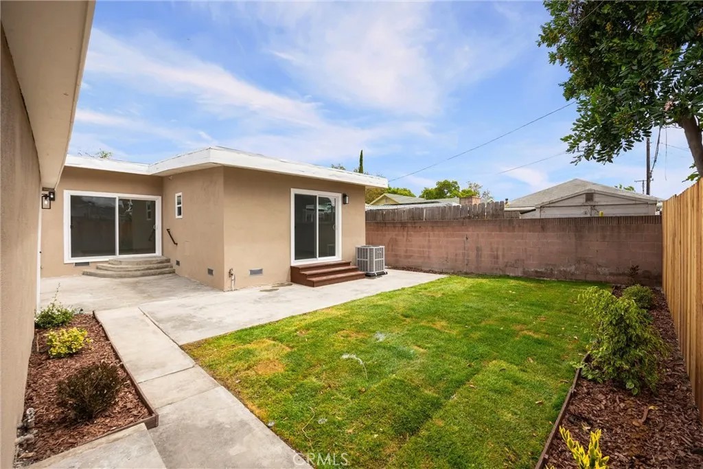 6049 Whitewood Avenue