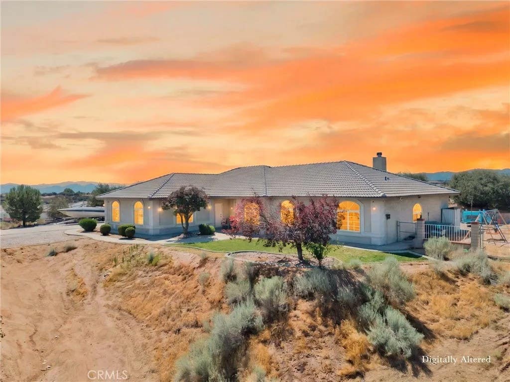 Photo of 10505 Canyon DR, Oak Hills, CA 92344 (MLS # IV26161361)
