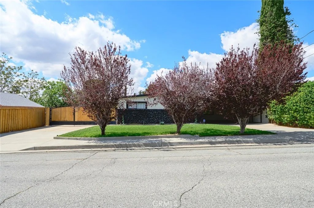 1057 N Alessandro