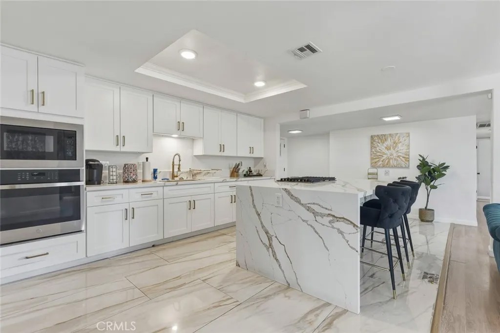 1057 N Alessandro