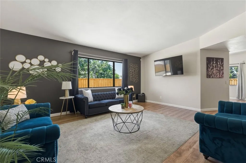 1057 N Alessandro