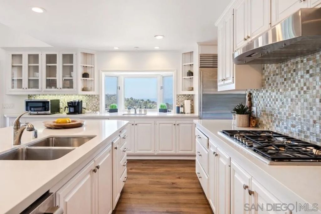 Photo of 2771 Saint Laurent Pl, La Jolla, CA 92037 (MLS # 250041156)
