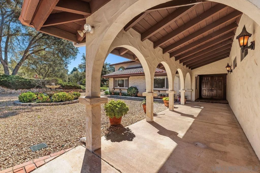 Photo of 31600 Oak Glen Road, Valley Center, CA 92082 (MLS # 260009258)