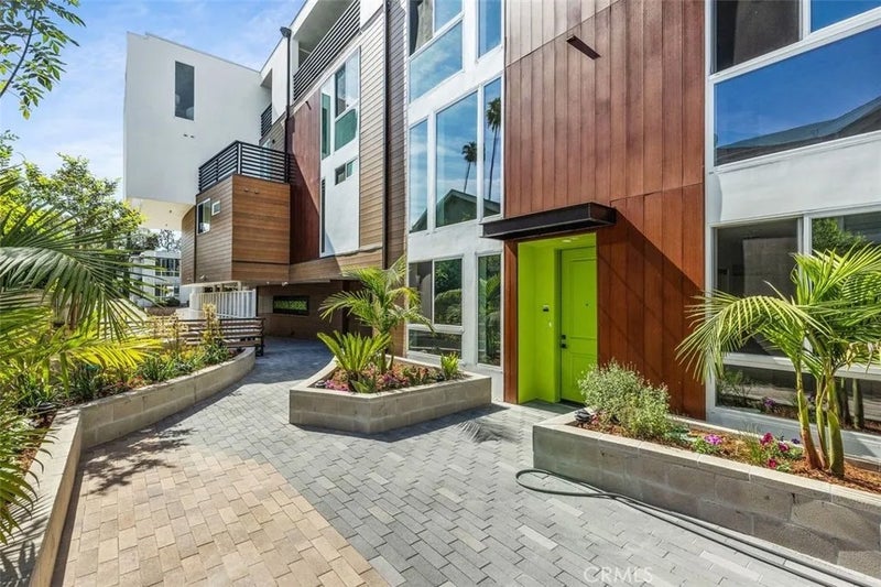 176 N Catalina Avenue 401