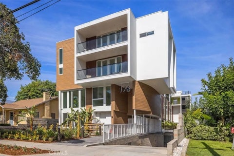 Photo of 176 N Catalina Avenue #401, Pasadena, CA 91106 (MLS # AR26216861)