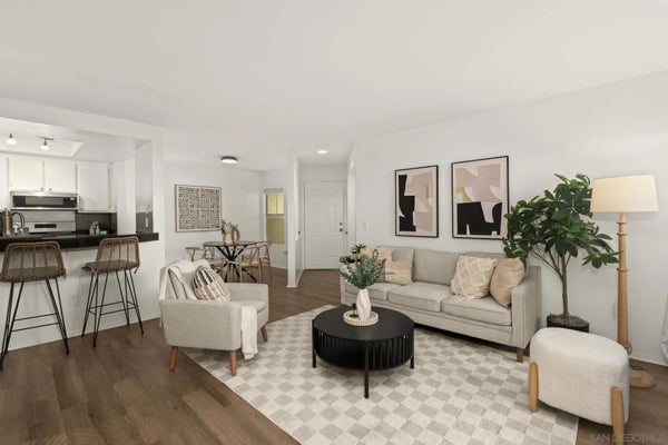2063 LAKERIDGE CIR UNIT 101, CHULA VISTA, CA 91913 - Image d7ea71b08f329dcc06b5da97f7ac8d88/3830820629