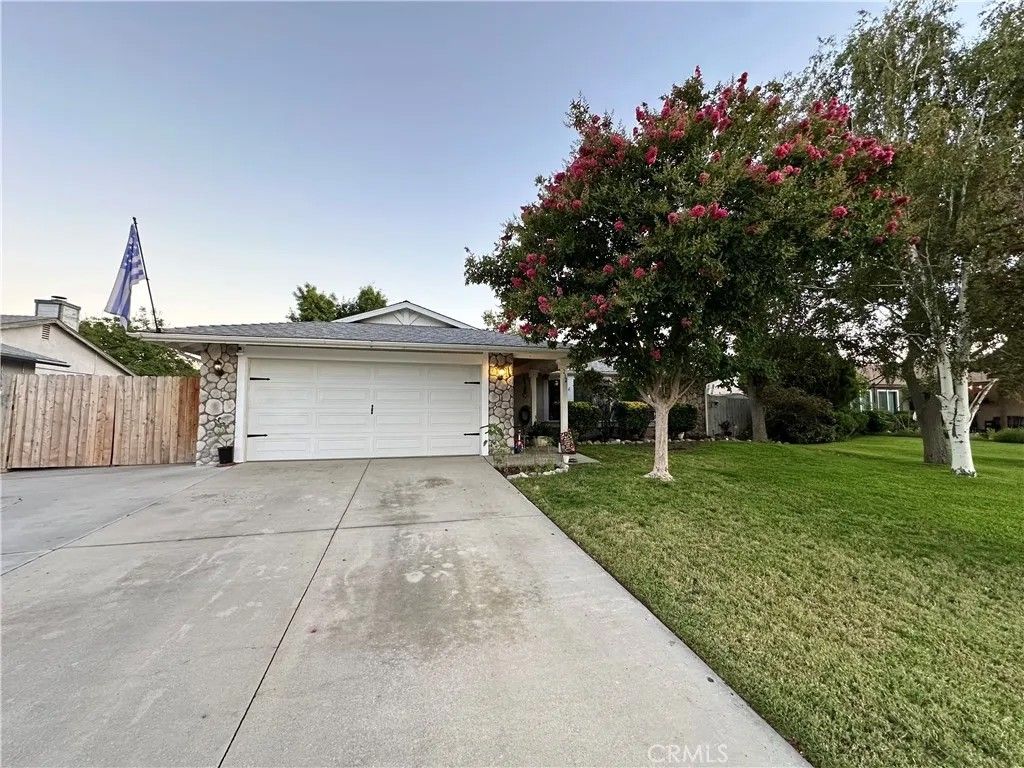 Photo of 232 Yosemite WAY, San Jacinto, CA 92583 (MLS # CV26143454)