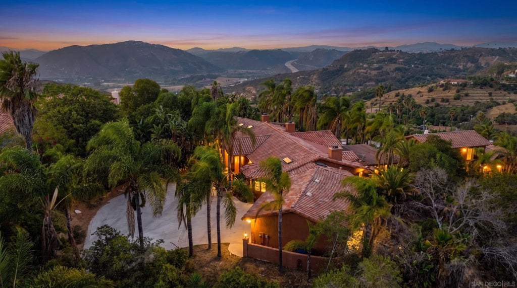 Photo of 2369 Vern Dr, Fallbrook, CA 92028 (MLS # 260018981)