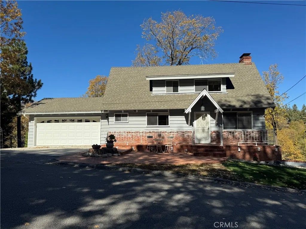 Photo of 28252 Bern Ln, Lake Arrowhead, CA 92352 (MLS # IG25249770)