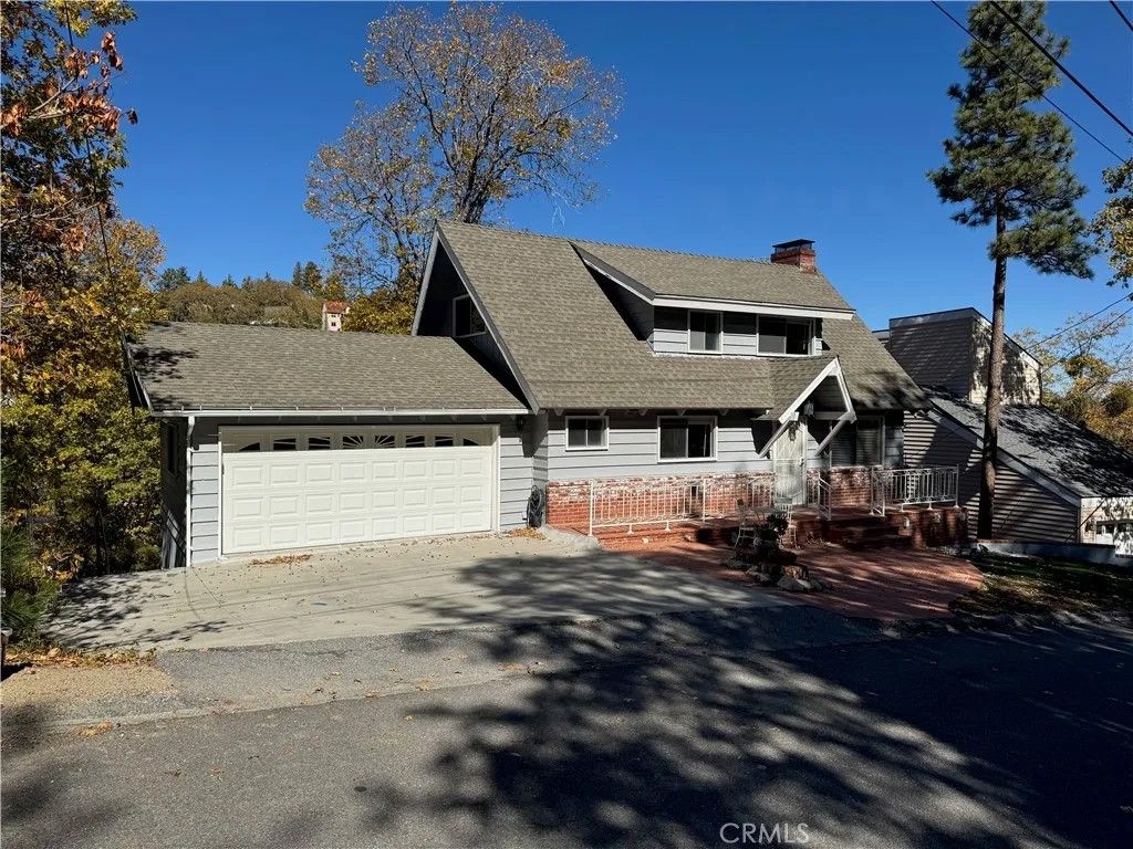 Photo of 28252 Bern Ln, Lake Arrowhead, CA 92352 (MLS # IG25249770)