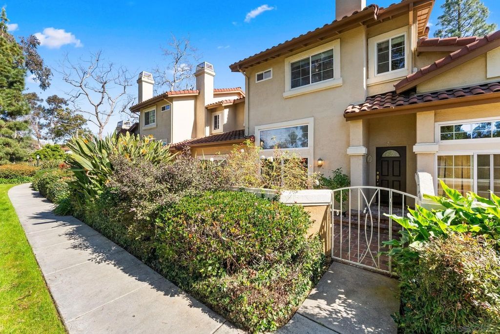 Photo of 4040 Porte De Palmas #31, San Diego, CA 92122 (MLS # 260002355)