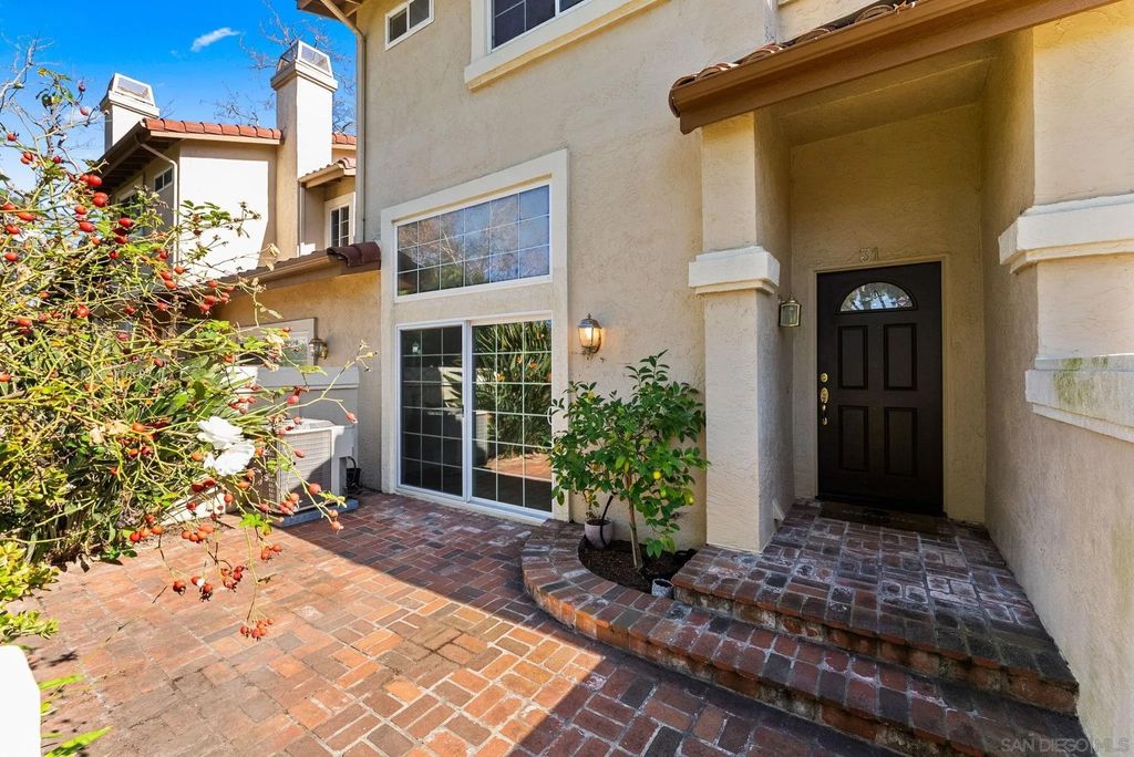 Photo of 4040 Porte De Palmas #31, San Diego, CA 92122 (MLS # 260002355)