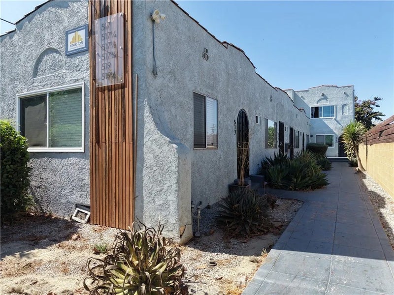 517 W 42nd